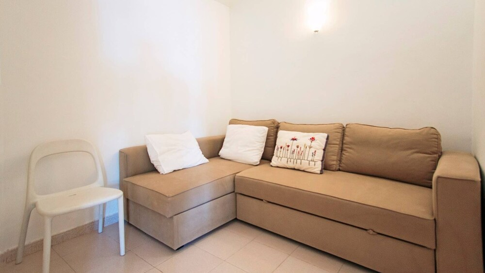 Bungalow With Private Garden & Close To The Beach