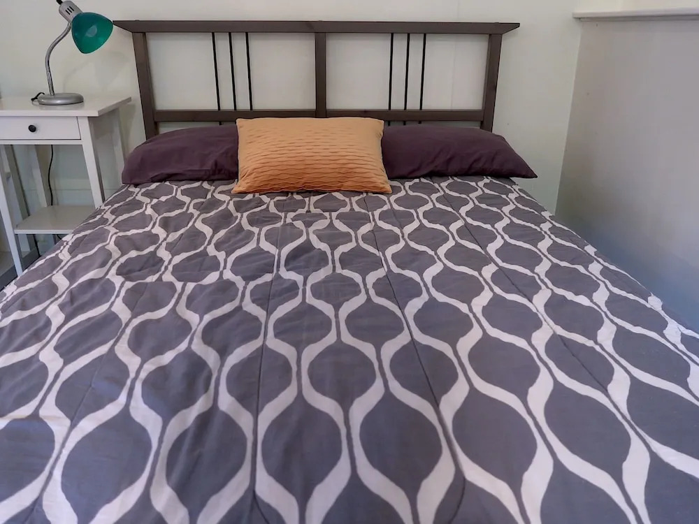 New Listing! Laurelhurst Hideaway, Near University Studio Bedroom Apts