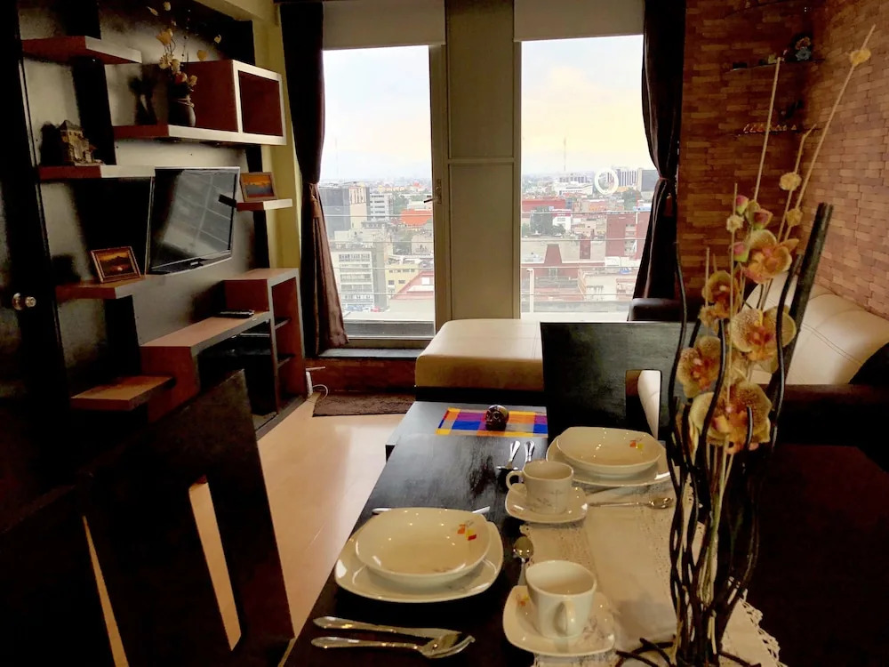 Apartment Downtown with Balcony 12 C