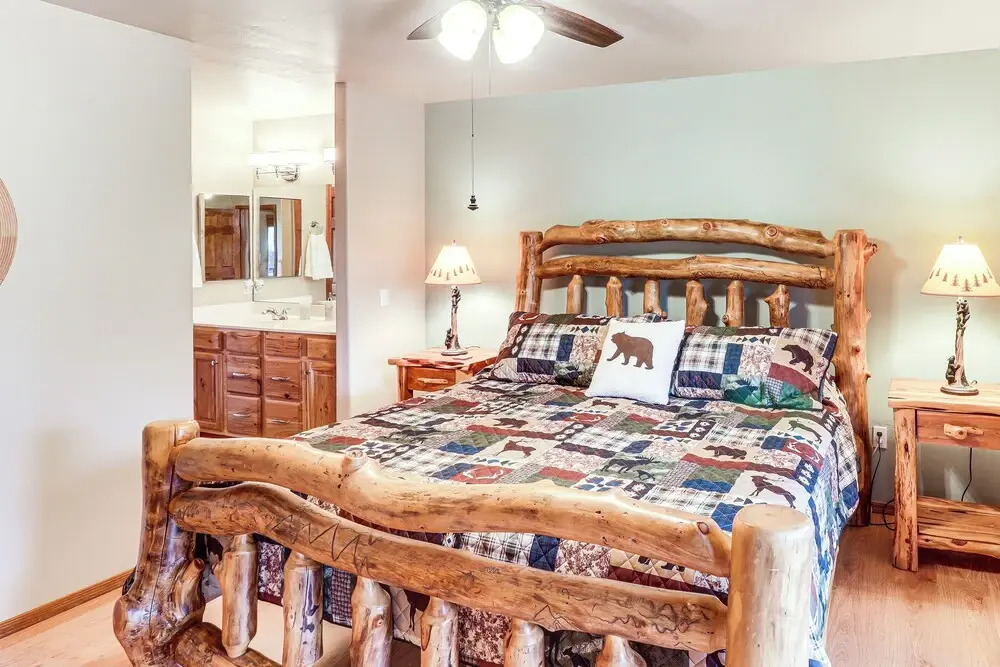 White Mountains Cabin: Near Trails & Lake Access!