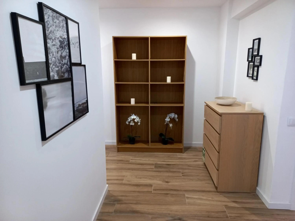 white pearl apartment central confy spacious