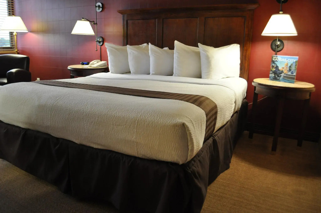 Holiday Inn Kansas City Se - Waterpark