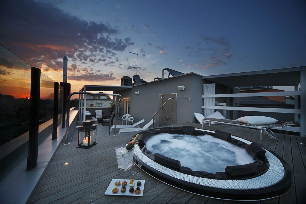 Q Hotel