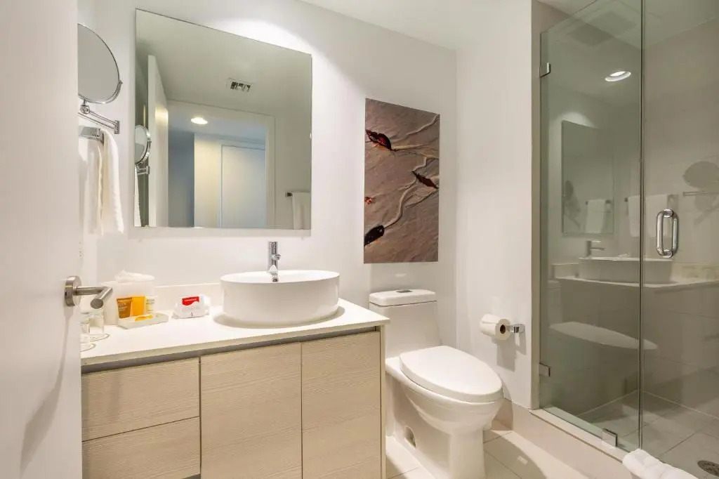 2/2 Miami - Panoramic views at Beachwalk Resort 27th for 6 guests by Ammos VR
