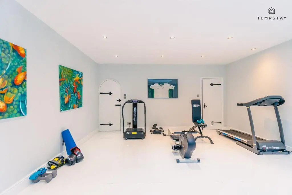 Hidden Gem! Luxury 5 Bed Near Warner Bros Studios