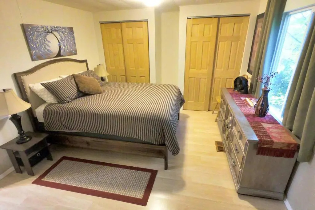 Serene 2 Bedroom! Walk to Trails! Red Rock Mountain Views!