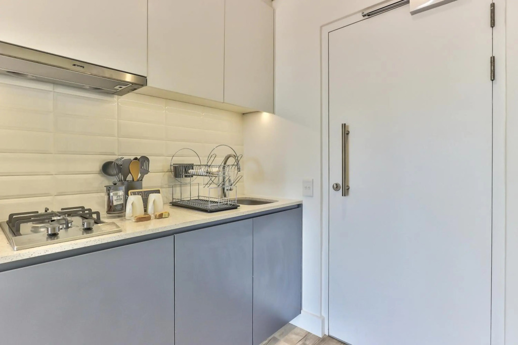 Stunning work pad on 1onAlbert- 601