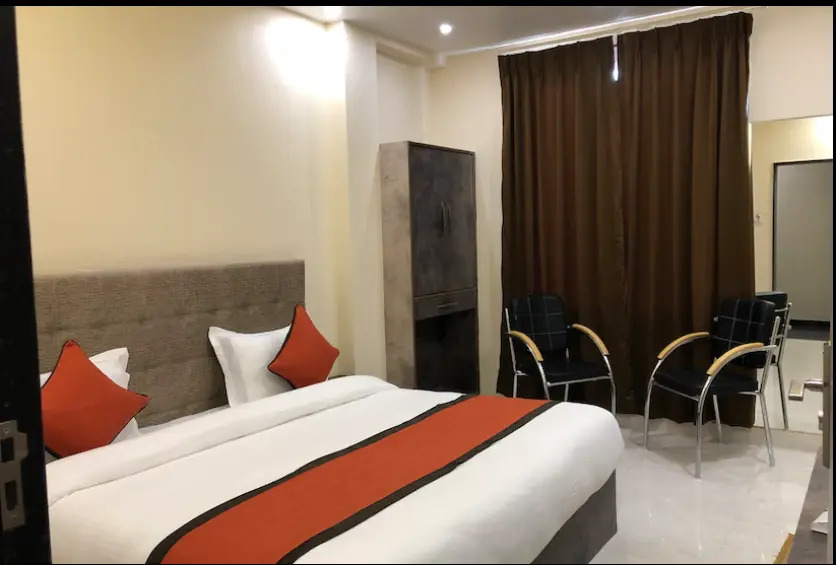 Hotel Frontier Royal