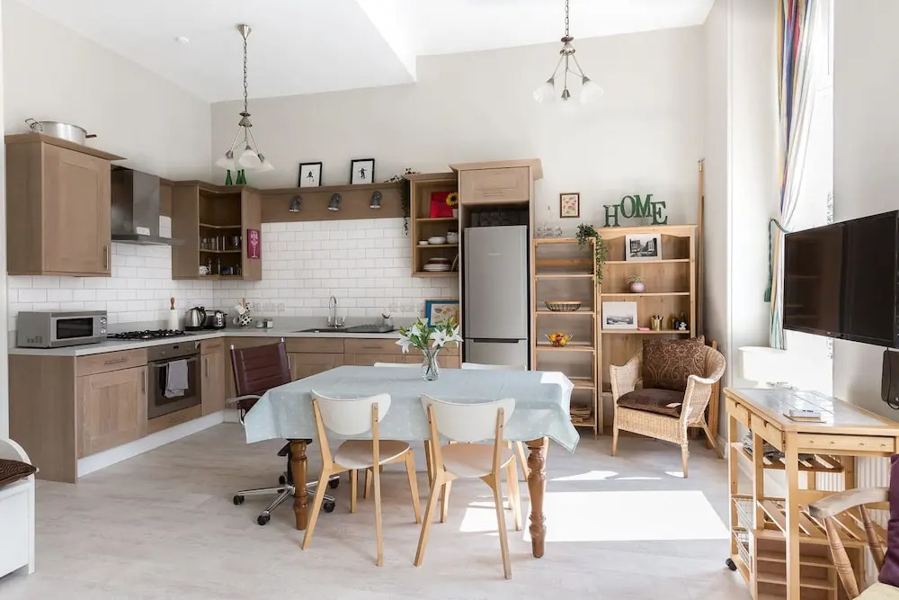 Bright Two BR Period Apartment in Whitechapel