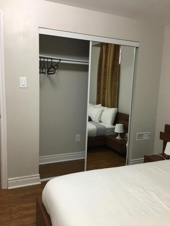 Clean, Beautiful & Modern 2 bedroom apartment