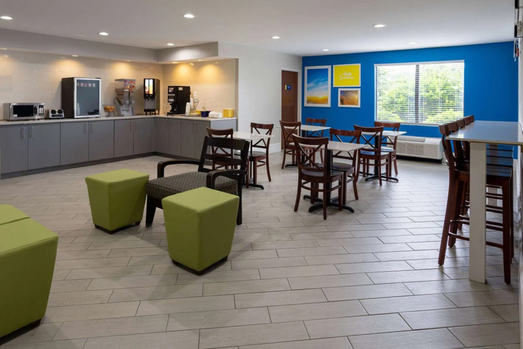 Days Inn Louisburg