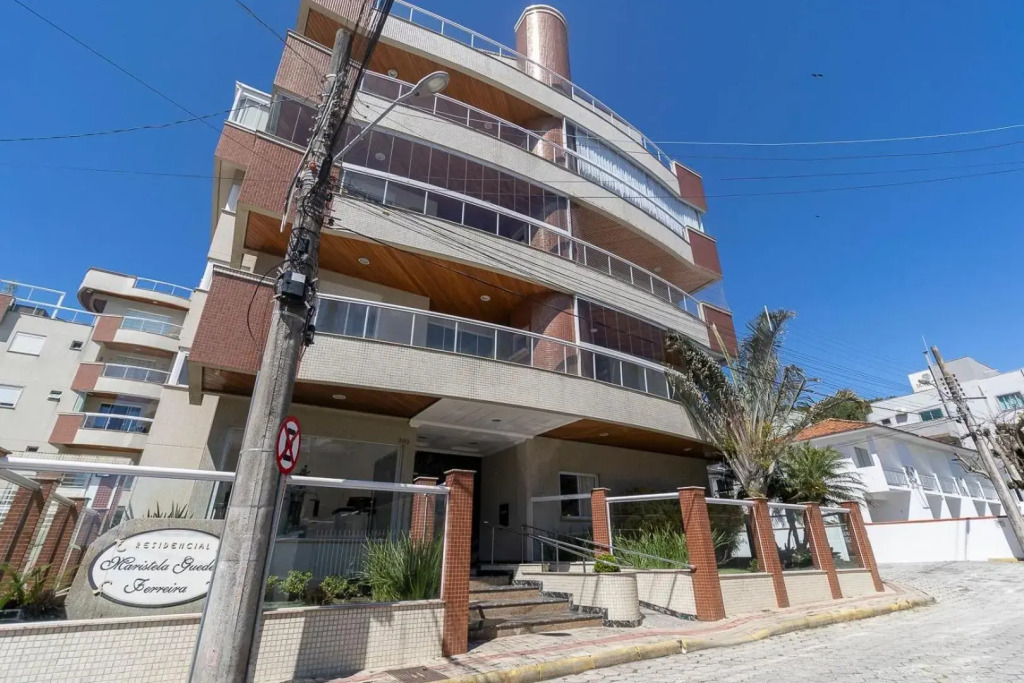 Maristela 201 - Apartamento na praia de Bombas com vista para o mar - à poucos passos da praia