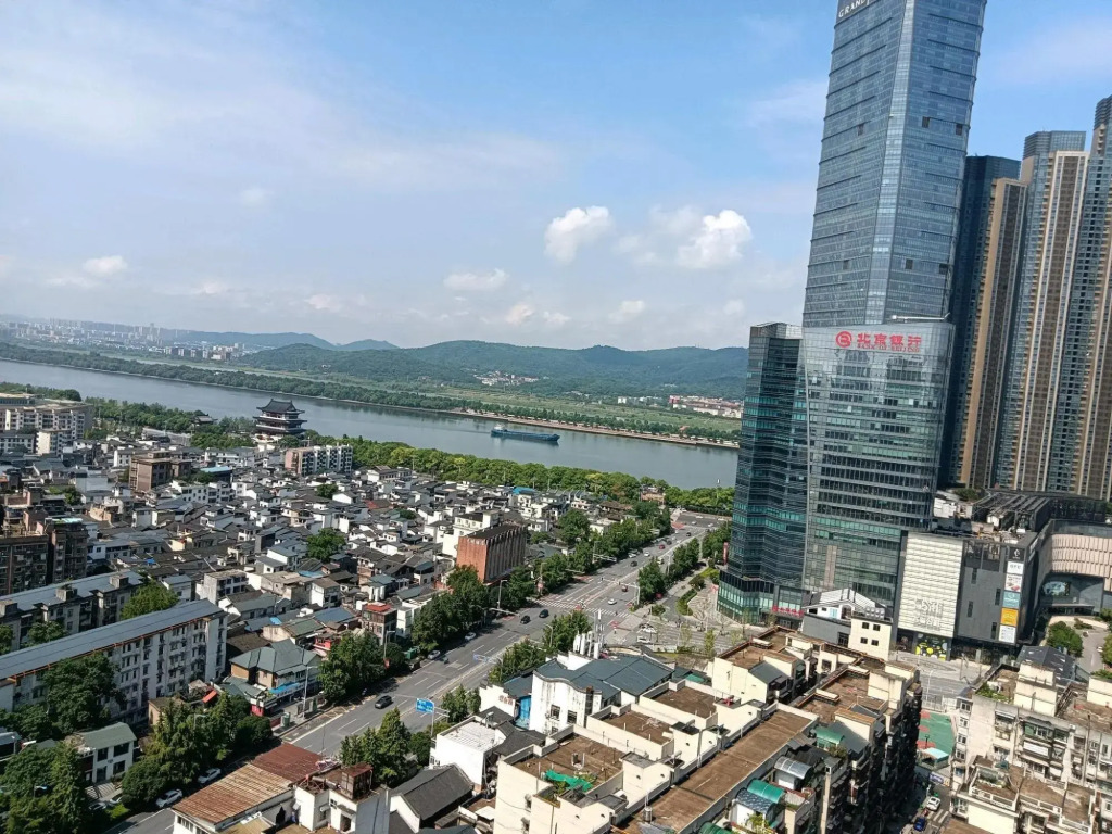 Changsha Post-90 Theme Hotel (Wuyi Square IFS International Financial Center)