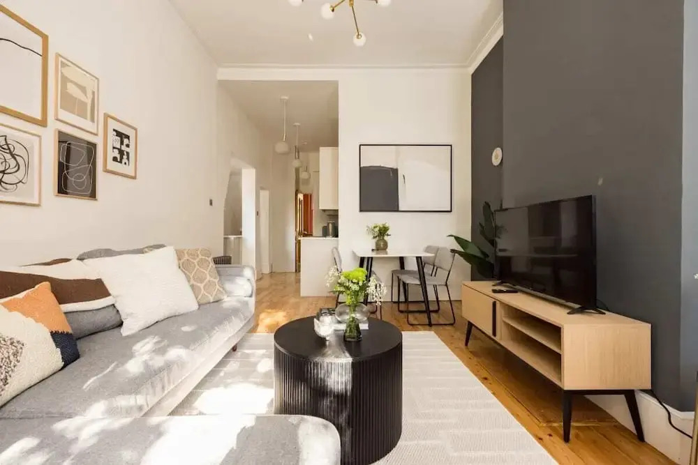 The Abinger Place - Inviting 2bdr House With Study Room & Garden