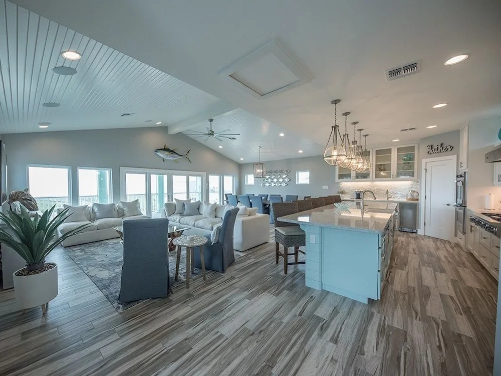 All Decked Out - 5 Br Home