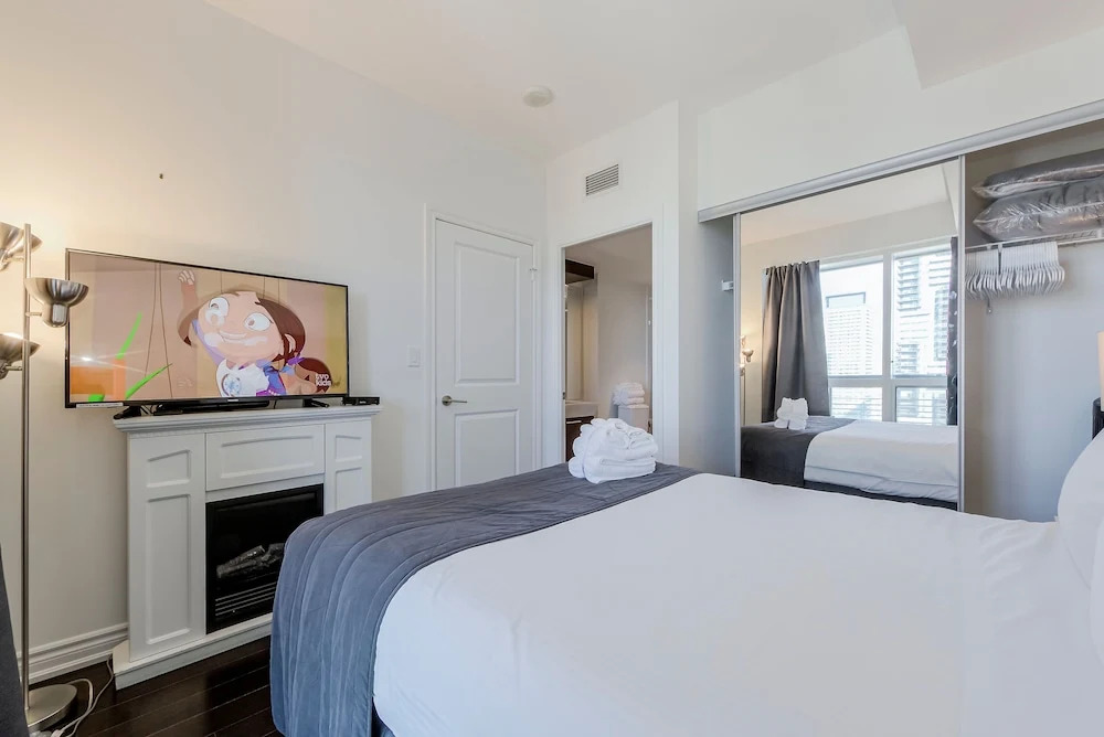 Atlas Suites - Bay & College