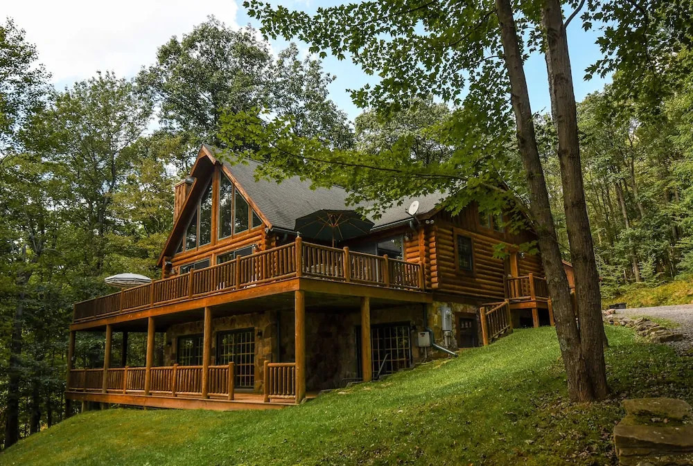 Old Bruin's Den 4 Bedroom House