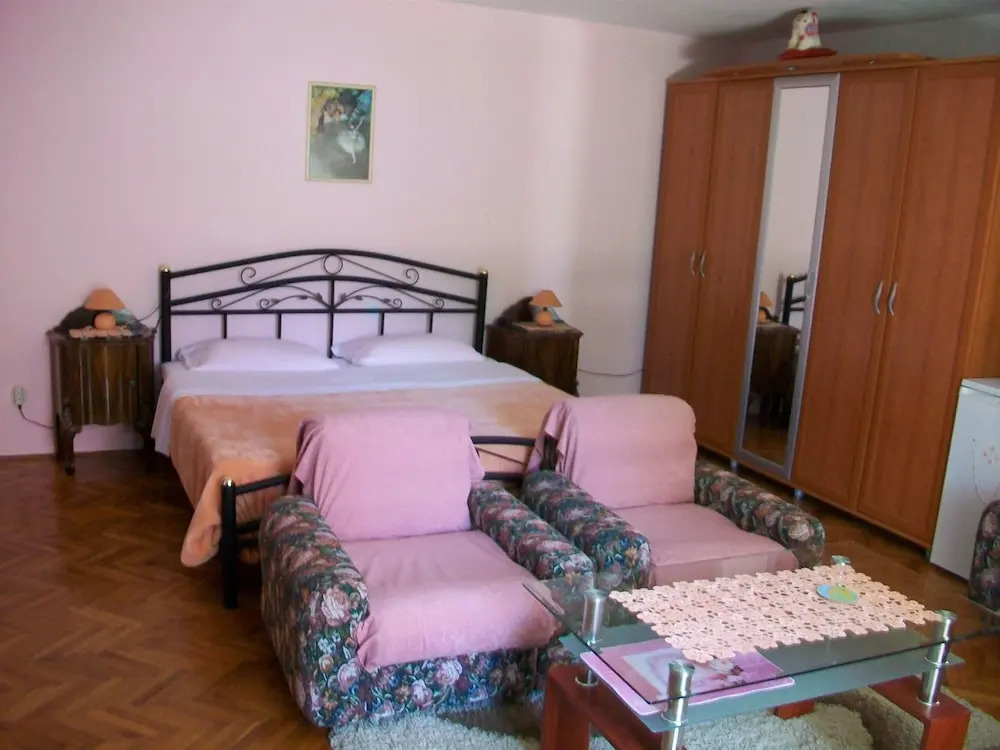 Apartments and Room Rukonic