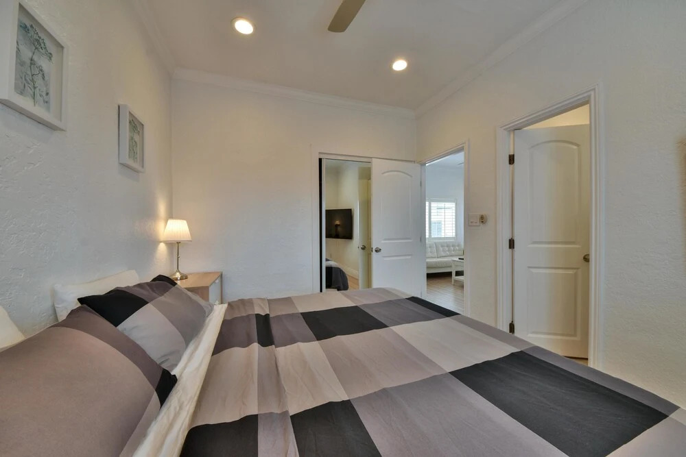 A5 Incredible Contemporary Beach Home With View and AC