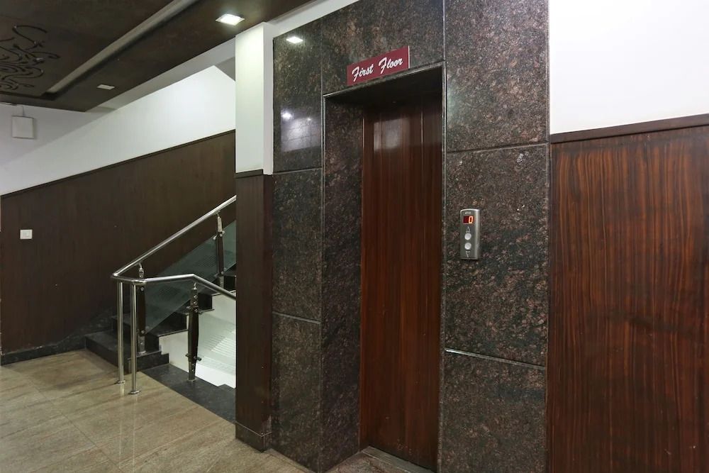 OYO 2660 Hotel Radhe Inn