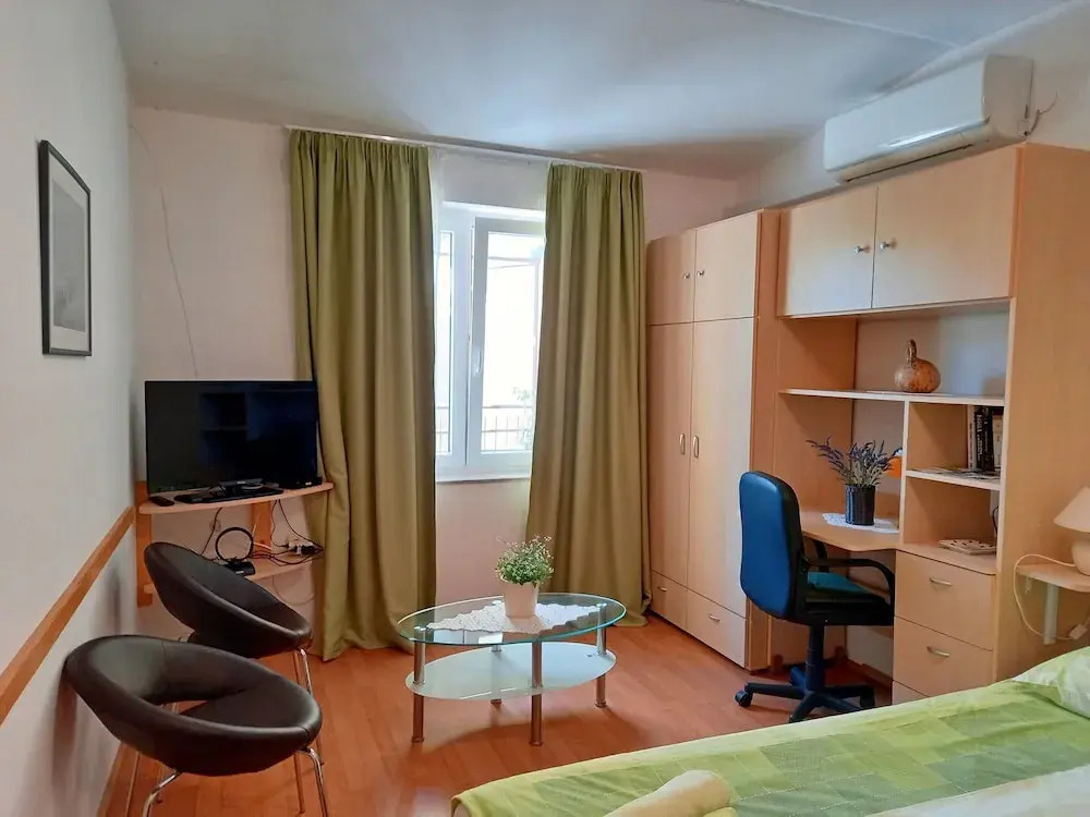Boutique Apartment in Pješcana Uvala with Balcony
