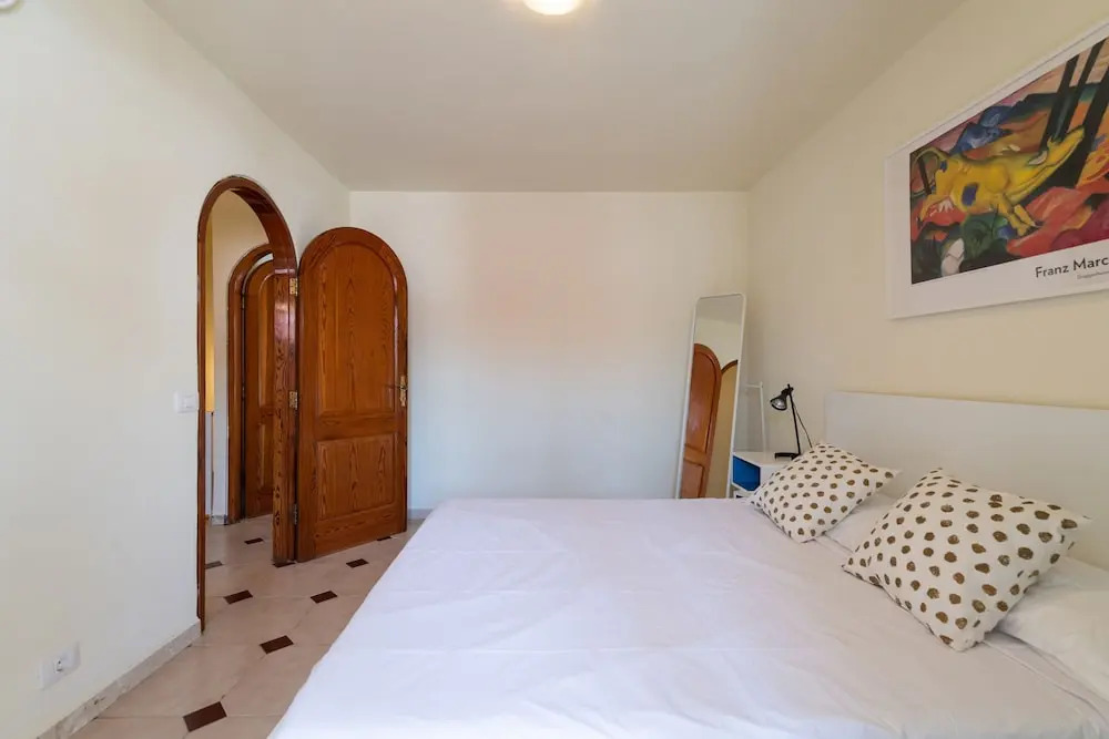 Great house with pool close to beach