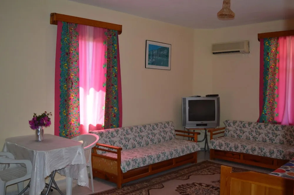 Erasmus Apart Hotel