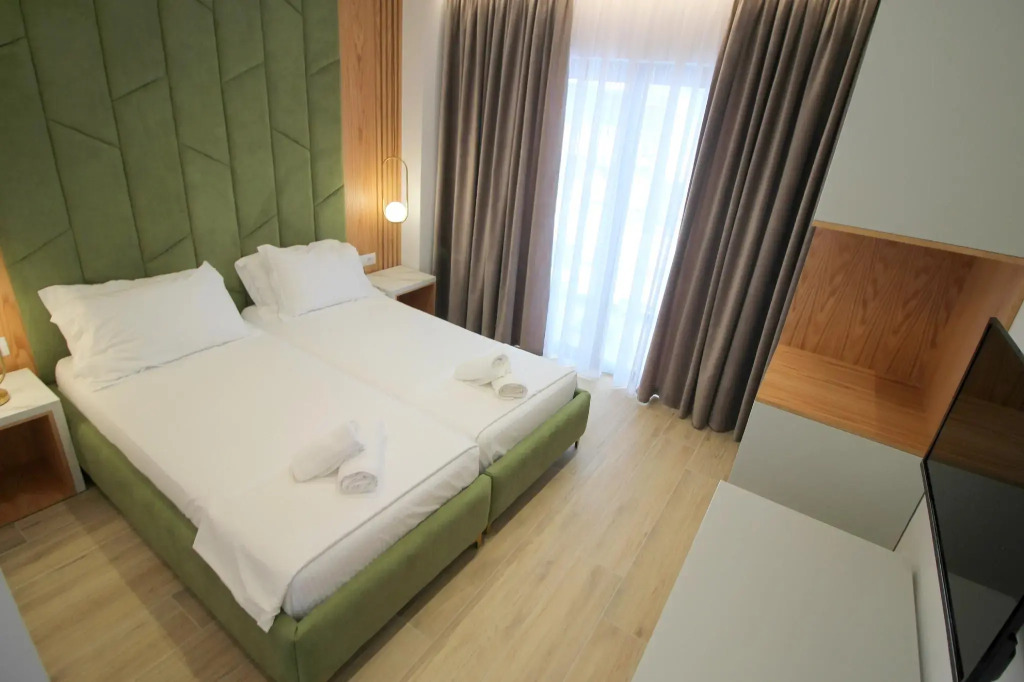 Julia Hotel