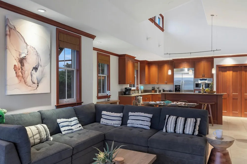 Hilton Pool Pass Included, Kolea - Luxe Penthouse, Walk to Beach