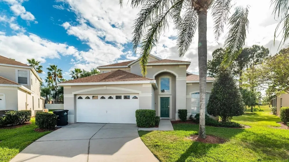 8215 Fan Palm Way