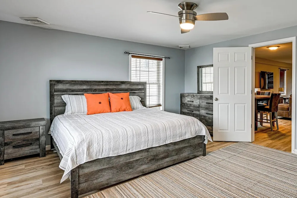 Walkable Stay Near Hudson River, Dining & Shopping