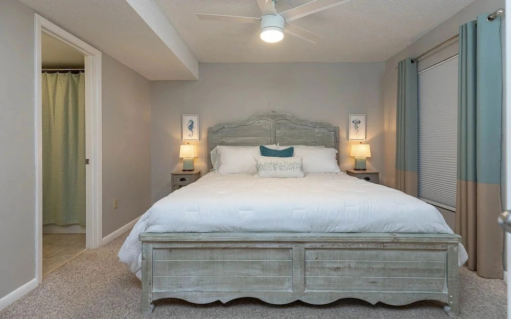 Phoenix I 1096 1 Bedroom Condo