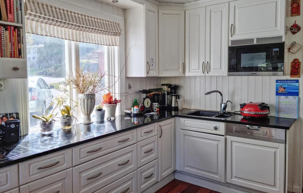 Awesome Home in Kolbjørnsvik With Wifi and 4 Bedrooms