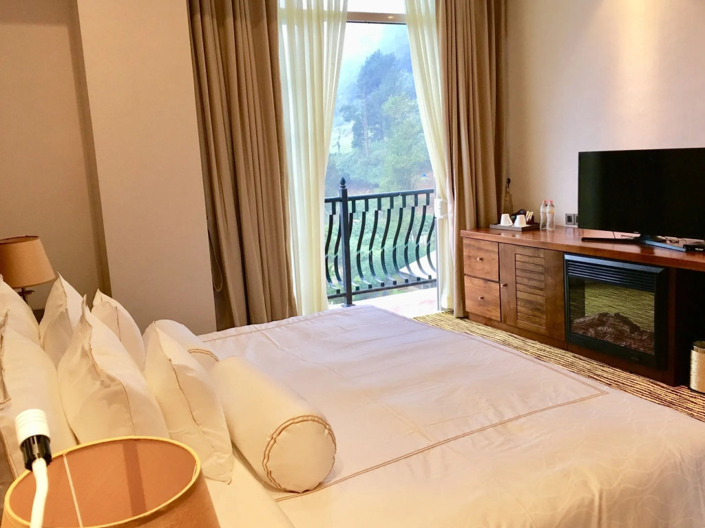 The Golden Ridge Hotel