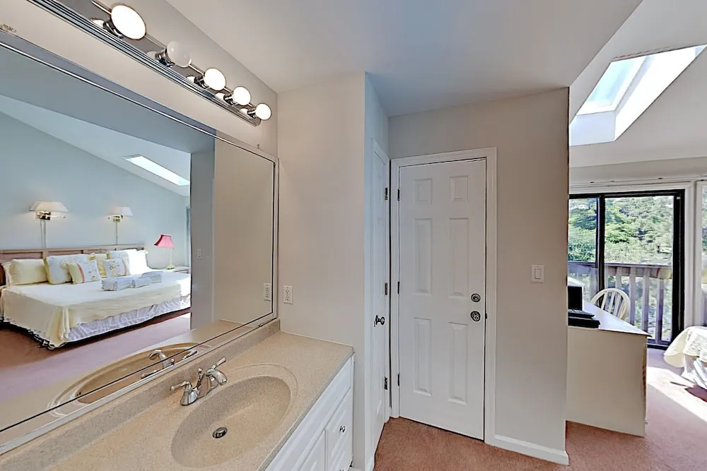 140beach 2 Bedroom Condo