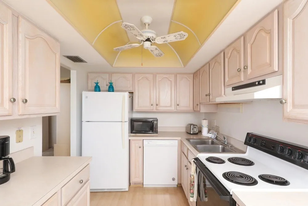 Anchorage Resort 7th Floor 2-bedroom Condo w Private Balcony Beach Access 0893