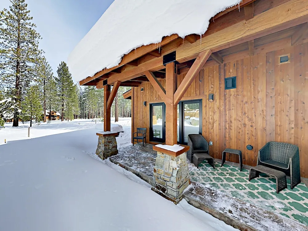 11090 Henness Road Home