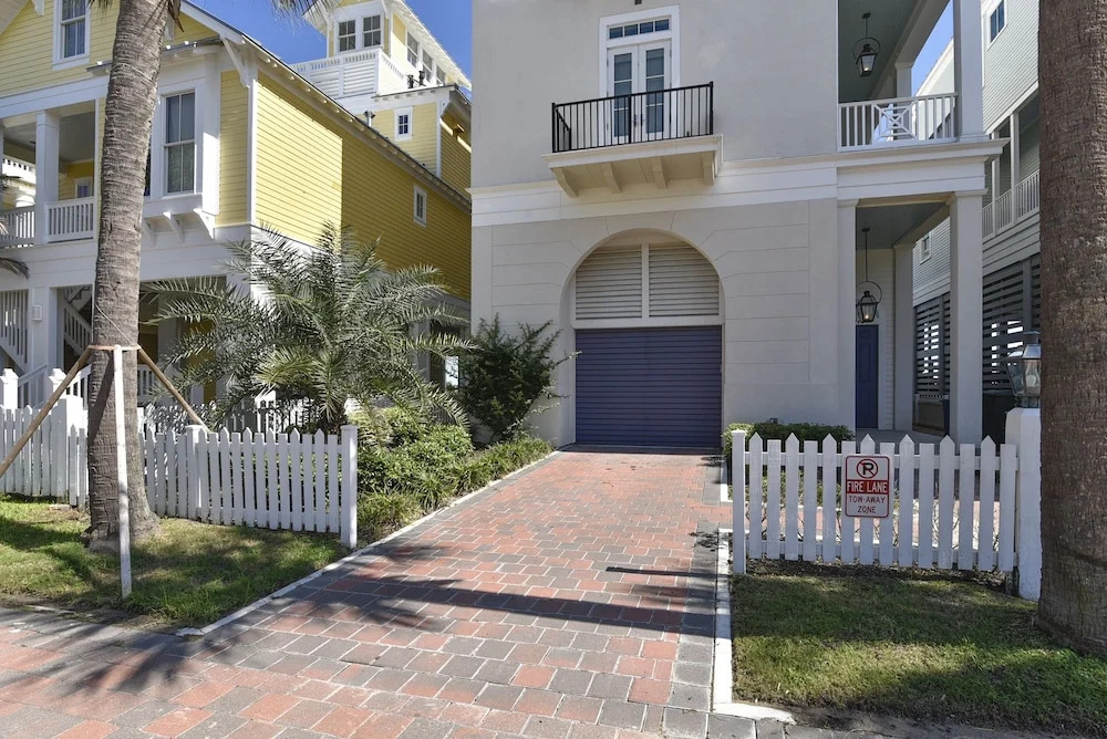 Seaside Euphoria - 4 Br Home