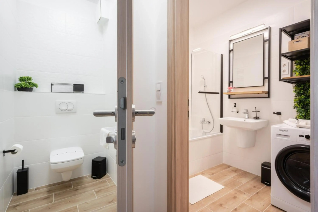 WestSide River Apartment