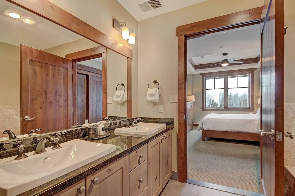 Luxury  At Base Of Peak 8 + Epic Discovery Activities 1 Bedroom Condo by RedAwning