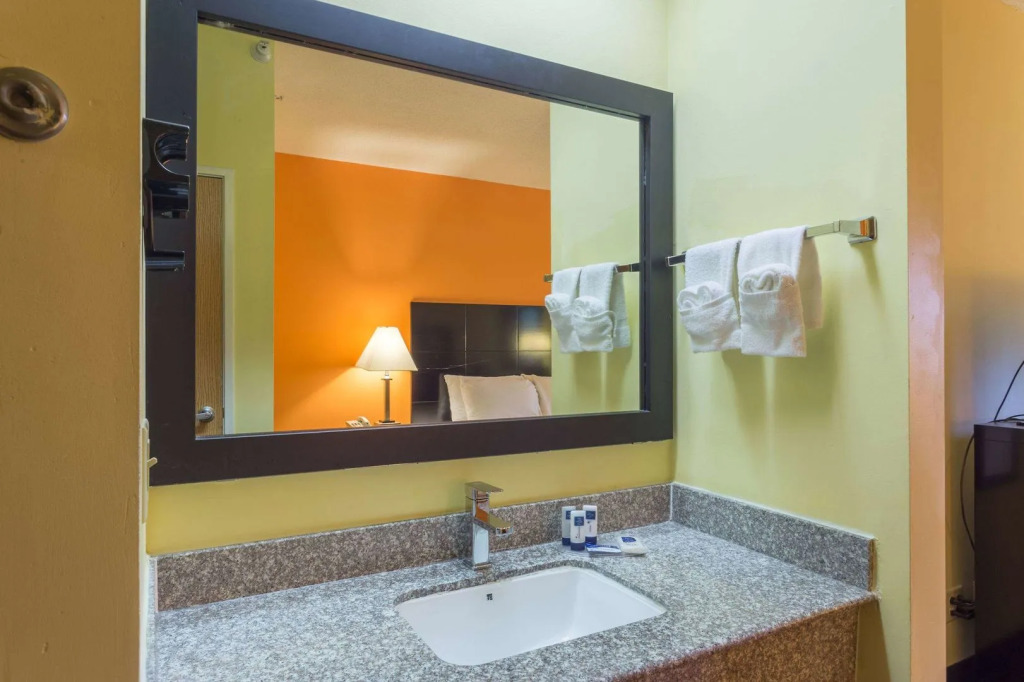 AmericInn by Wyndham Streator
