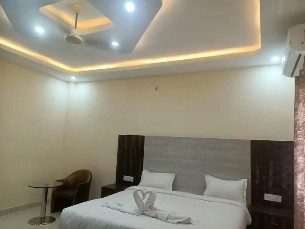 Hotel Rajwada Palace