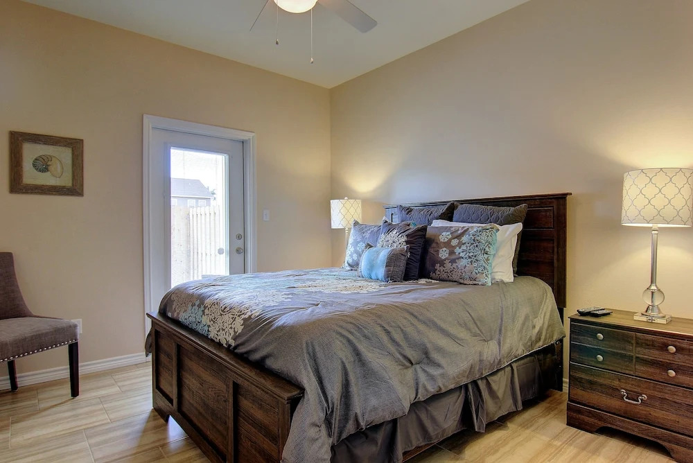 Beachside Bliss Bs404 3 Bedrooms 2.5 Bathrooms Condo