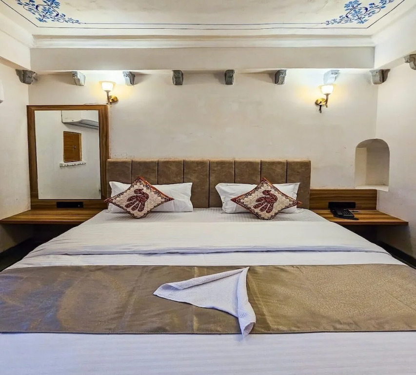 Amoraya - A Lake View Heritage Haveli - Old City Udaipur