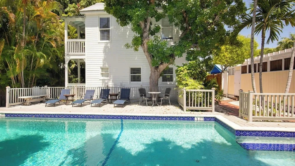 The Grinnell Cottage by Avantstay Shared Pool + Backyard Lounge Charming Cottage Steps to Waterfront Dining