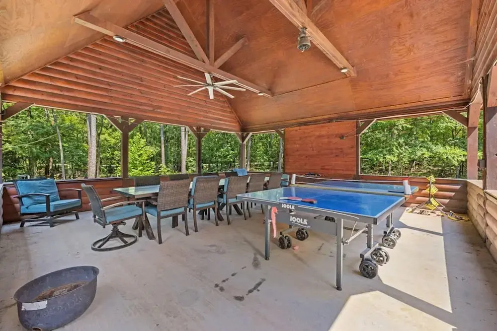 Blue Bass Lodge Pine Getaway With Hot Tub Fire