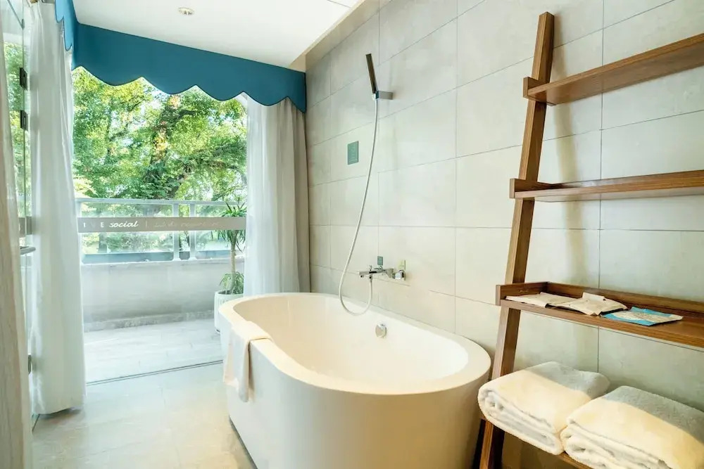 Guilin O-LIVE Social Hotel