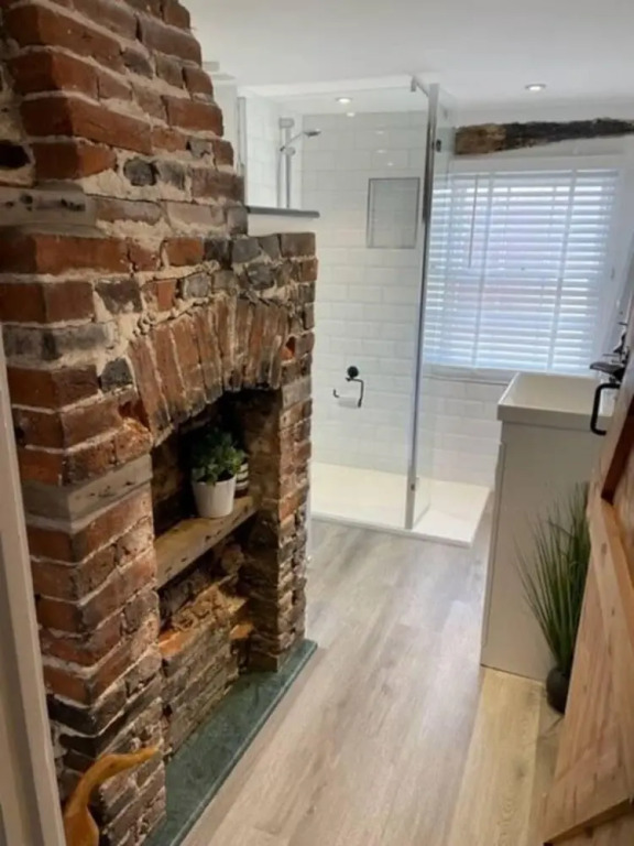 2 Bed Grade 2 - Dates Back to 1500's
