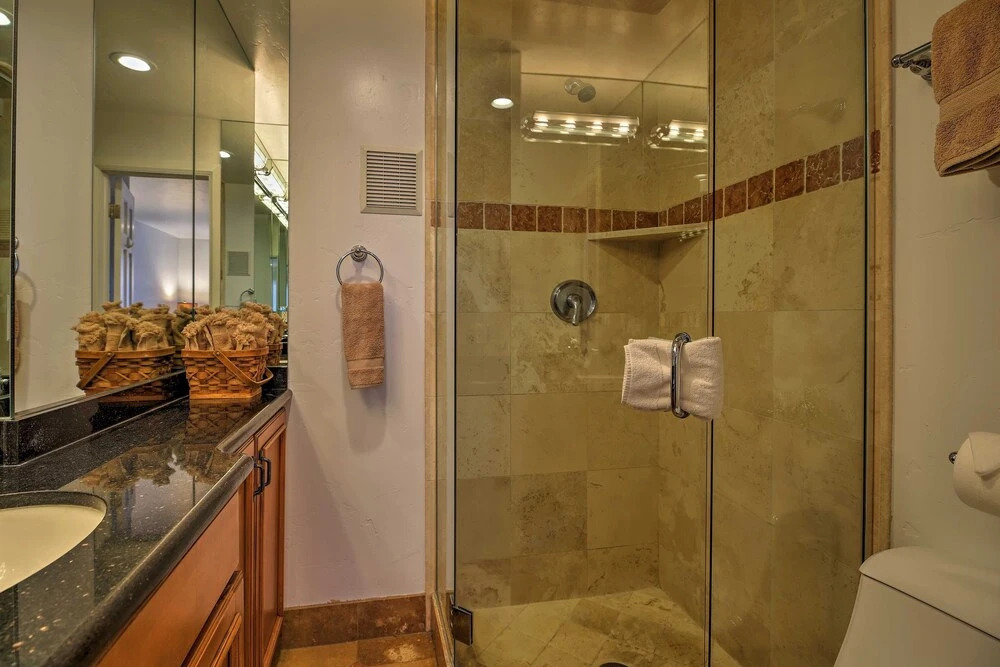 Charming Aspen Retreat - Bus To Ski Areas 2 Bedroom Condo by RedAwning