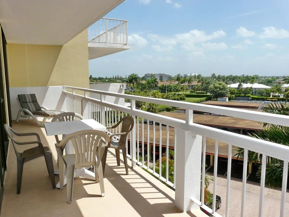Inviting Beachfront Condo With Large Balcony and Pool